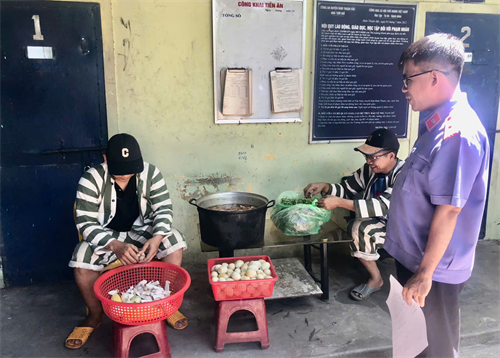 Kiểm sát đột xuất việc tạm giữ, tạm giam tại Phân trại tạm giam khu vực Hàm Thuận Bắc